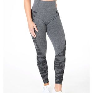 CNC camo booty scrunch leggings L